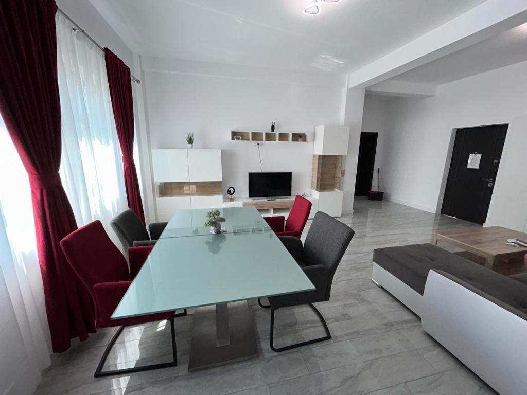Marvellous Aparthotel With Master Apartments Σουκεάβα Εξωτερικό φωτογραφία